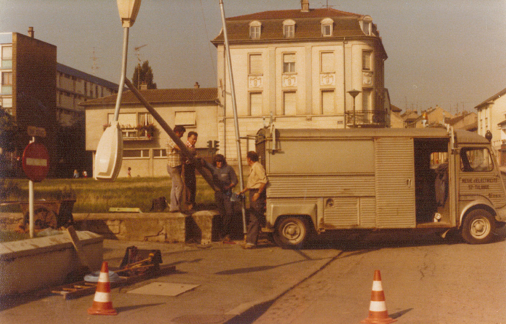 Pose d'un candélabre - Mairie Talange DOC120418-12042018153603